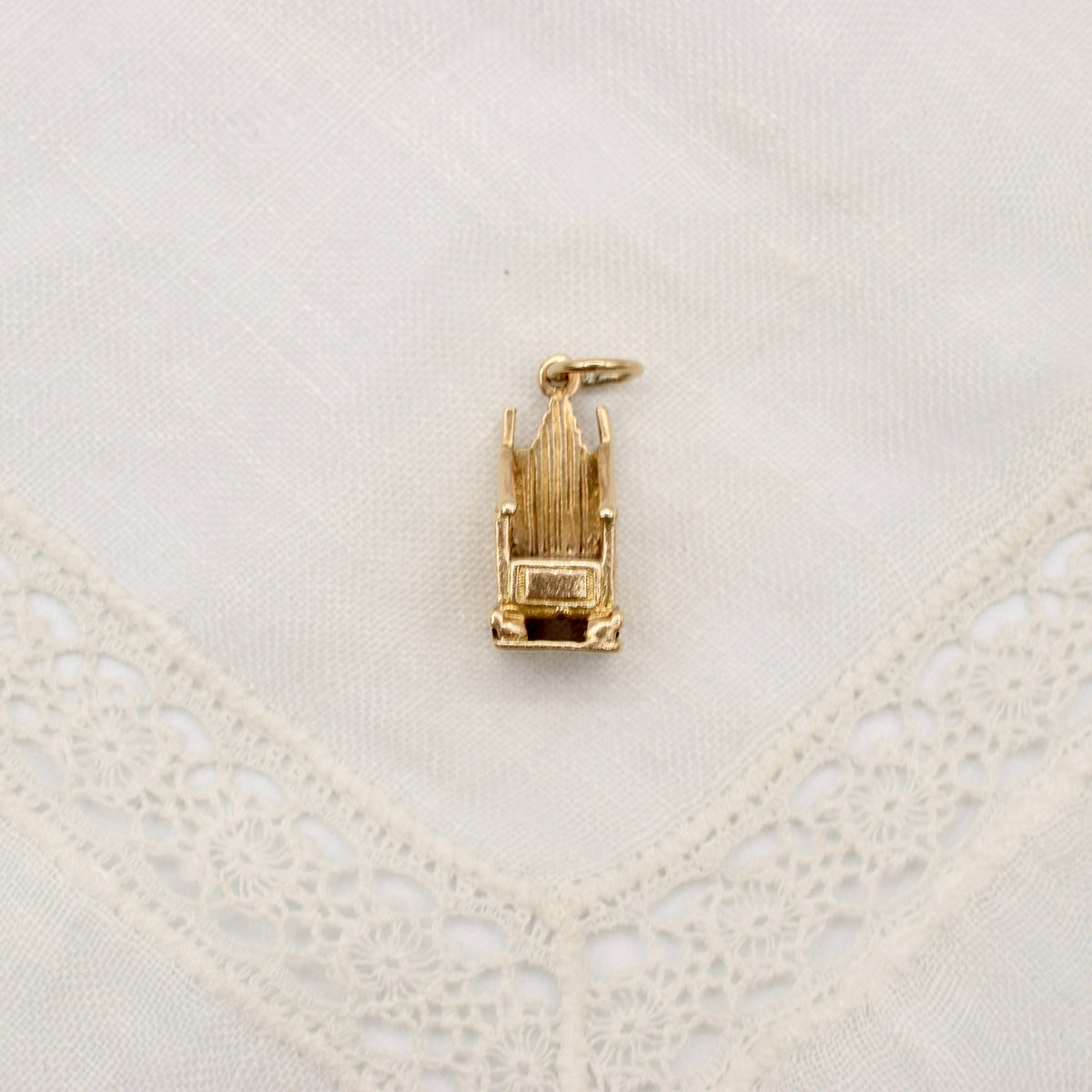 9K Gold Coronation Throne Charm Queen Elizabeth II - Hallmarked, 1952