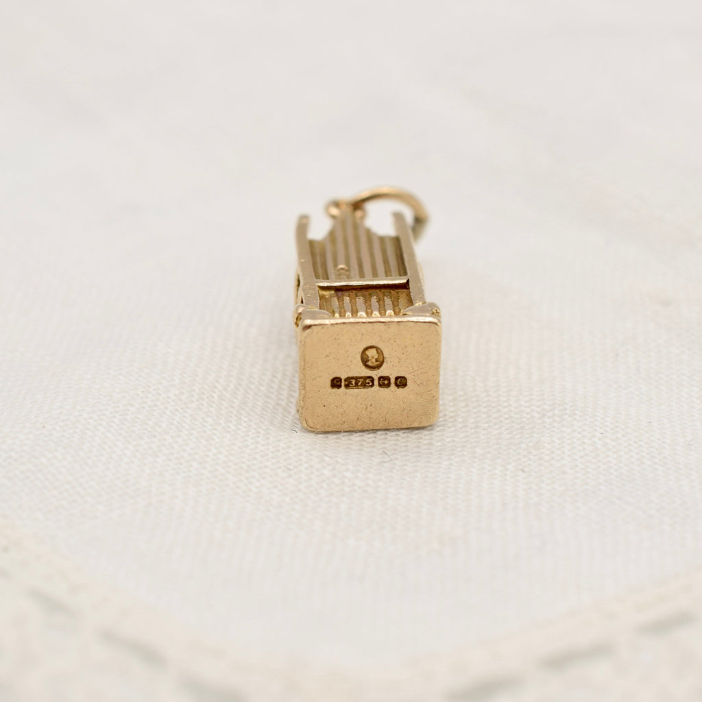 9K Gold Coronation Throne Charm Queen Elizabeth II - Hallmarked, 1952