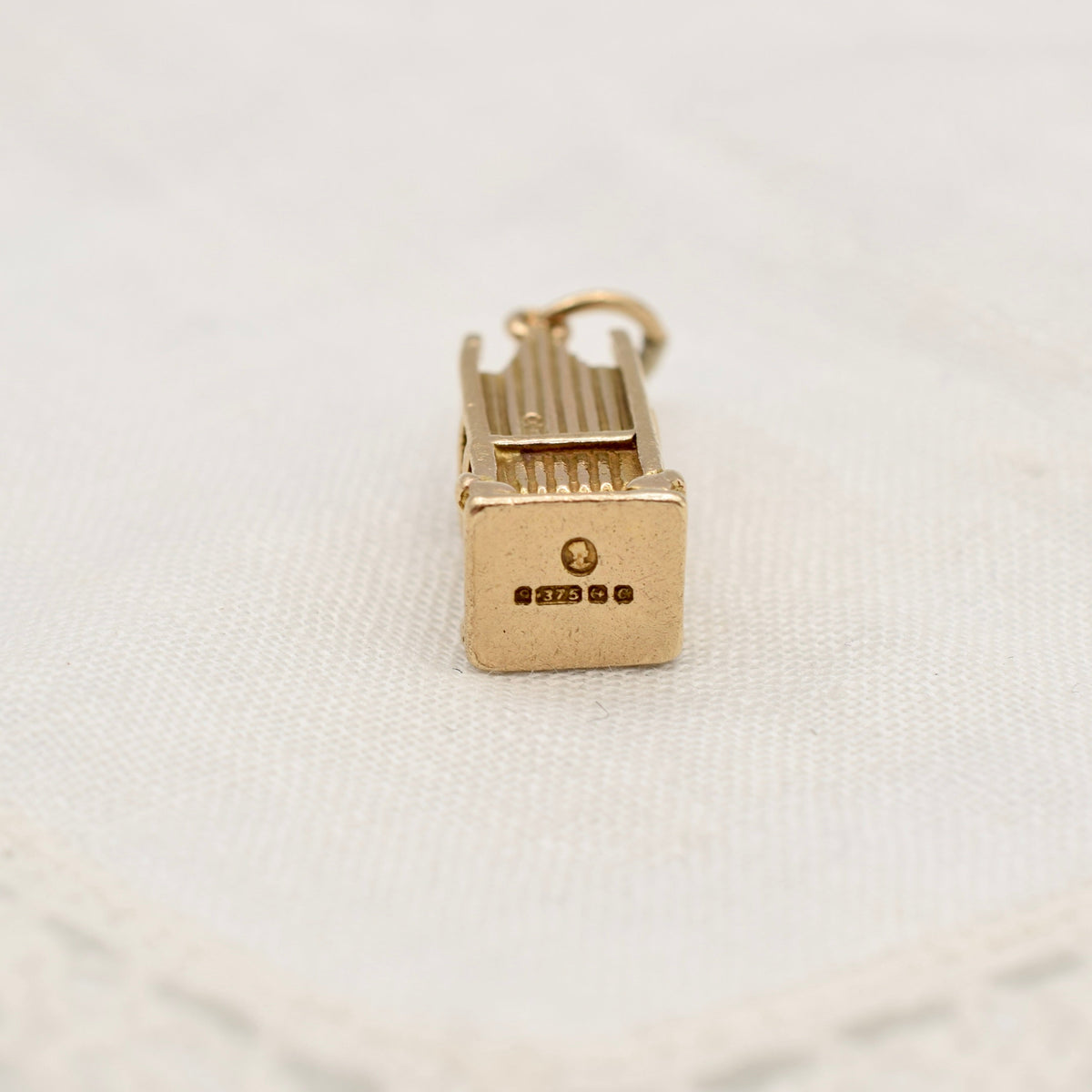 9K Gold Coronation Throne Charm Queen Elizabeth II - Hallmarked, 1952