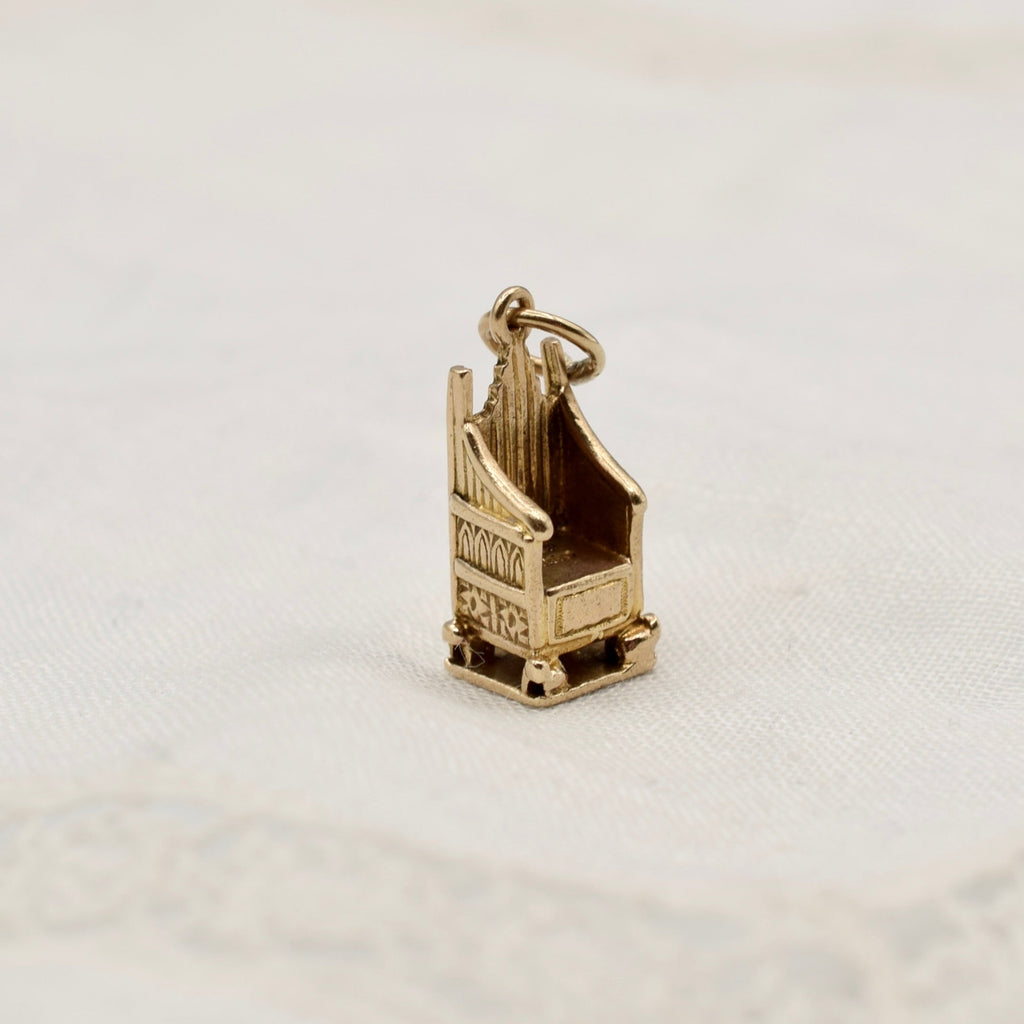 9K Gold Coronation Throne Charm Queen Elizabeth II - Hallmarked, 1952