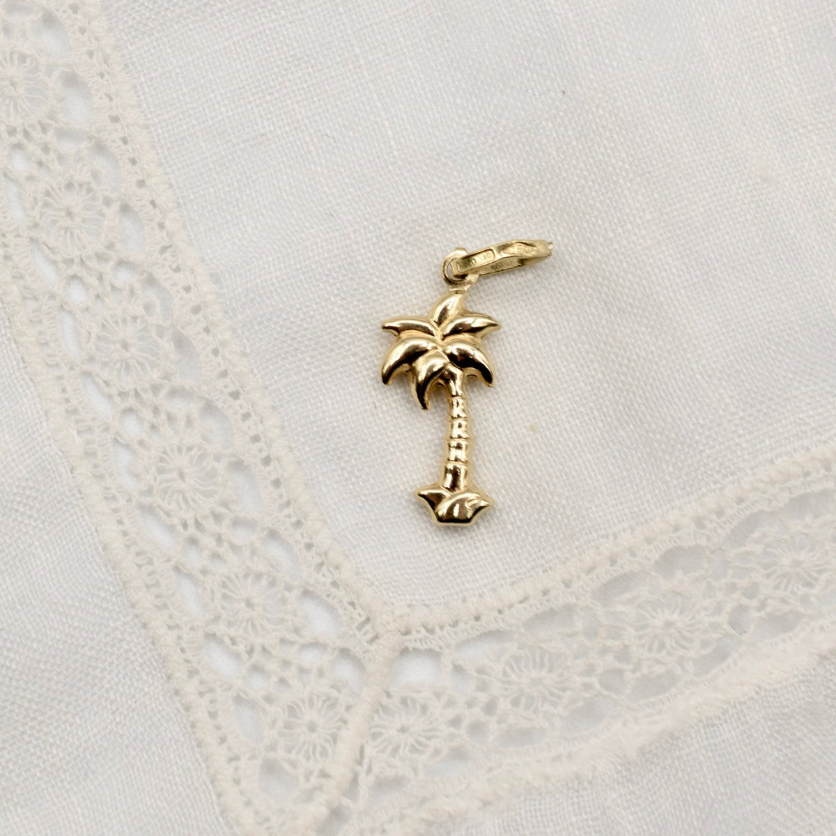18K Gold Palm Tree Charm or Pendant - Hallmarked Italy 750