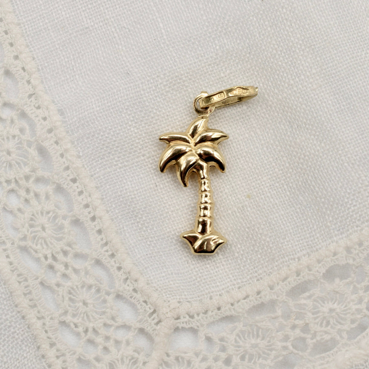 18K Gold Palm Tree Charm or Pendant - Hallmarked Italy 750