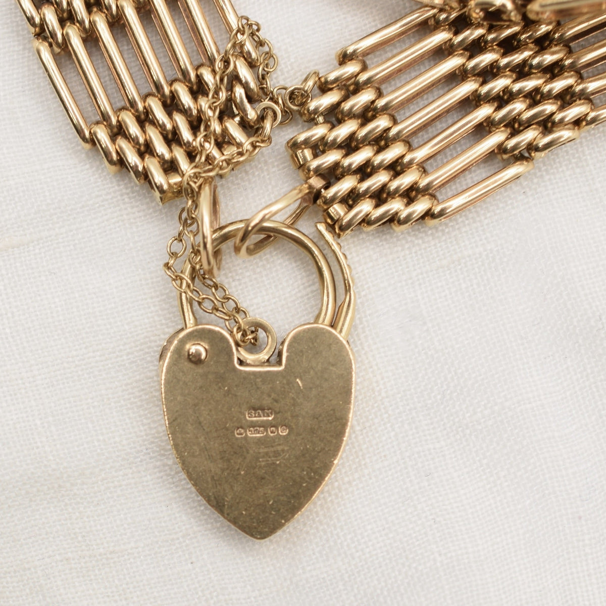 9K Solid Gold 7 Bar Wide Heavy Gate Bracelet with Heart Padlock - UK Hallmarked 1977 - 7 inch 25.3 grams