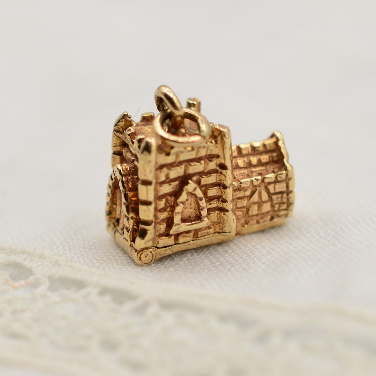 9K Gold Opening Chapel Charm with Bride & Groom - UK Hallmarks 1972