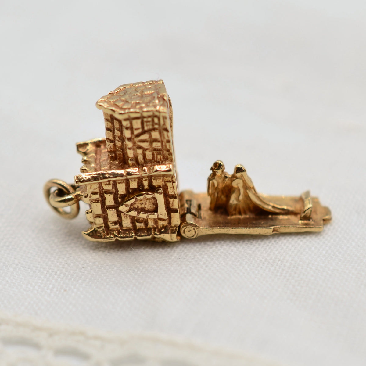 9K Gold Opening Chapel Charm with Bride & Groom - UK Hallmarks 1972