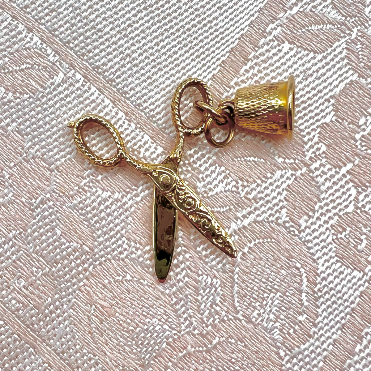 9K Gold Sewing Scissors & Thimble Charm - 1976 UK Hallmarks