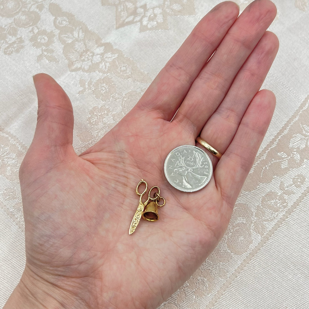 9K Gold Sewing Scissors & Thimble Charm - 1976 UK Hallmarks
