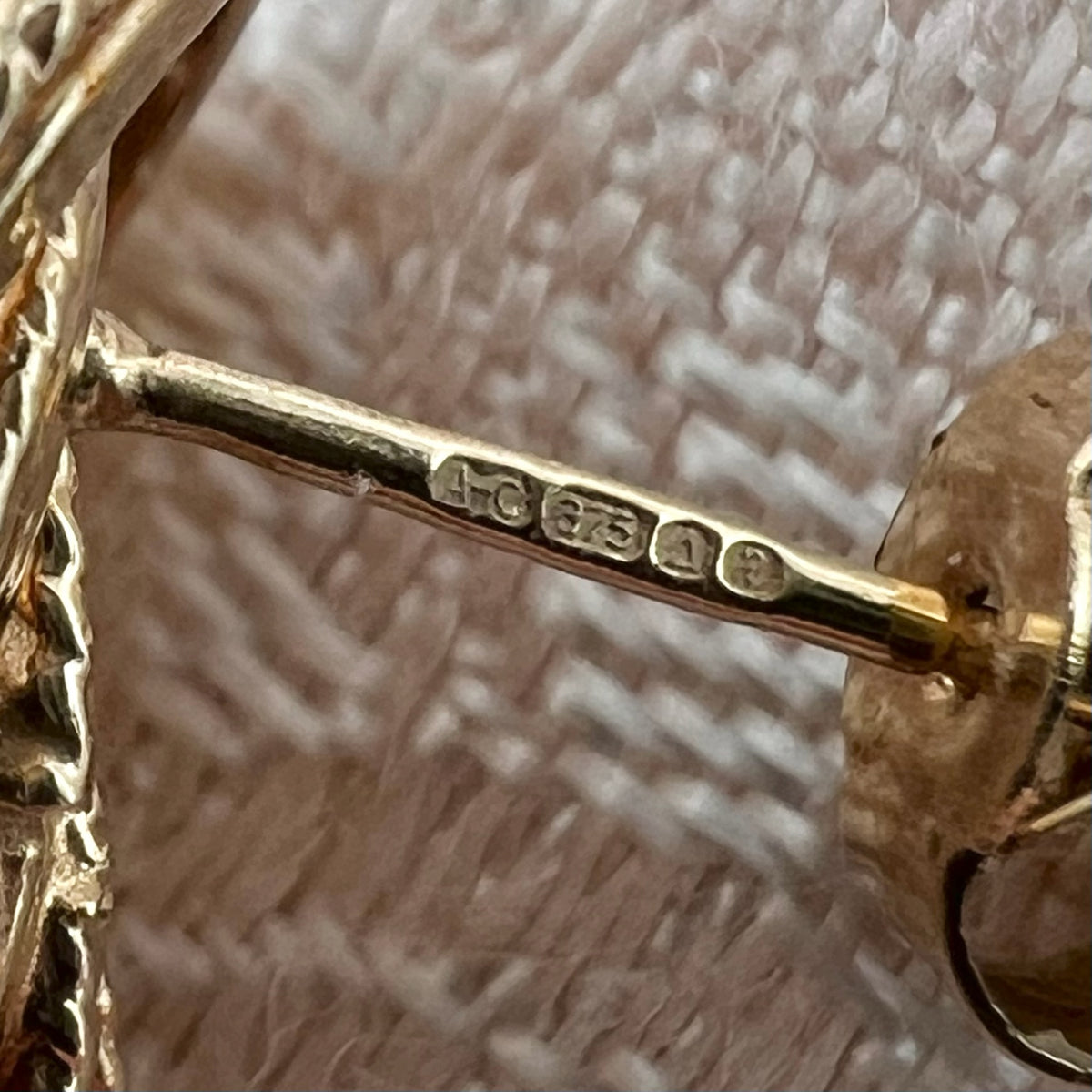 9K Solid Gold Large Knot Stud Earrings - UK 1991