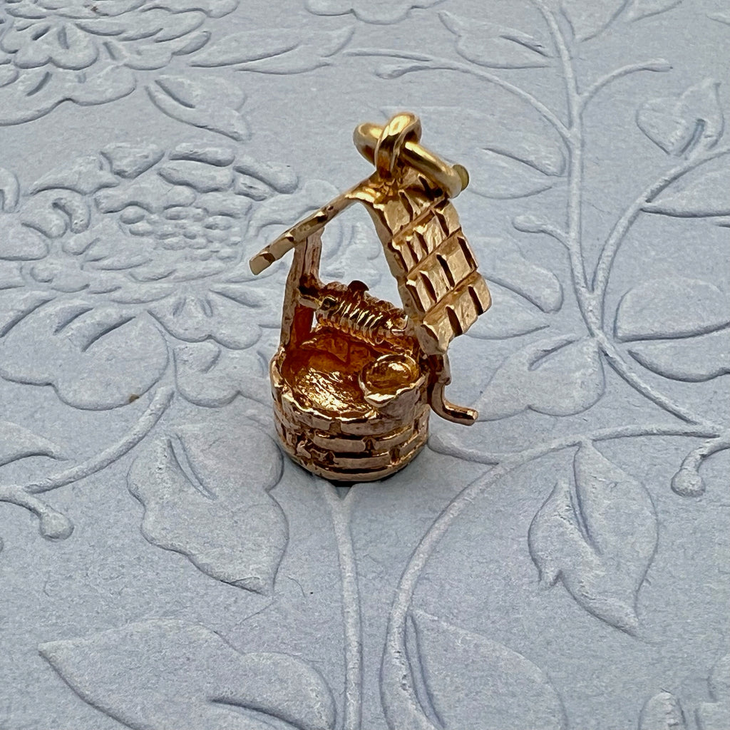 9k Gold Wishing Well Good Luck Charm - Hallmarked UK 1970