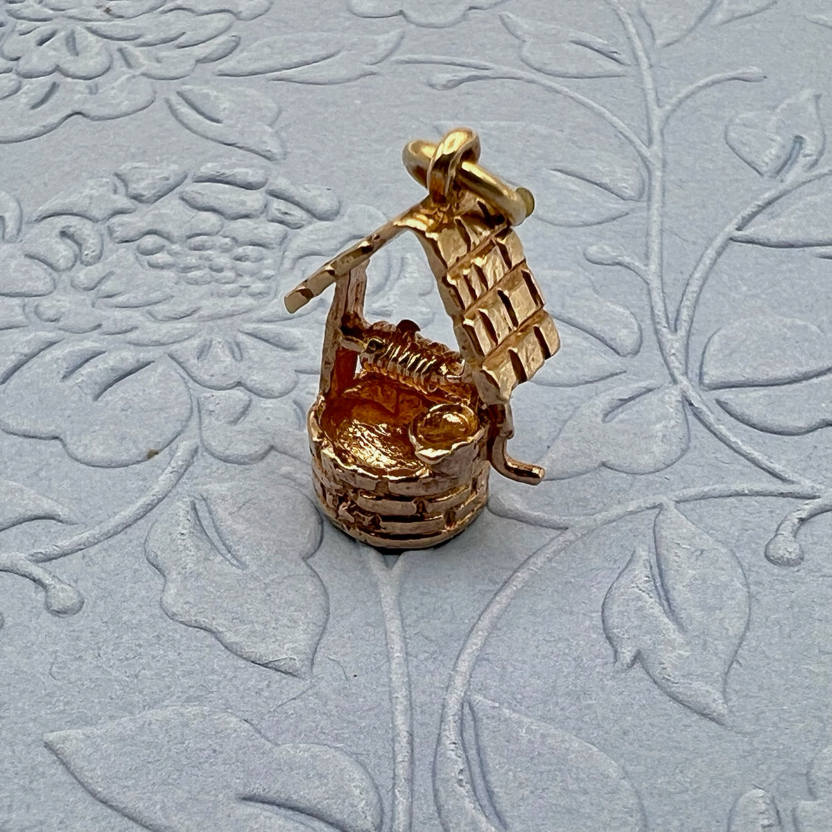 9k Gold Wishing Well Good Luck Charm - Hallmarked UK 1970