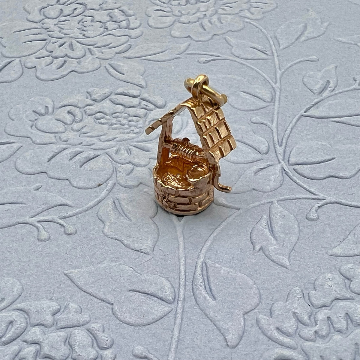 9k Gold Wishing Well Good Luck Charm - Hallmarked UK 1970