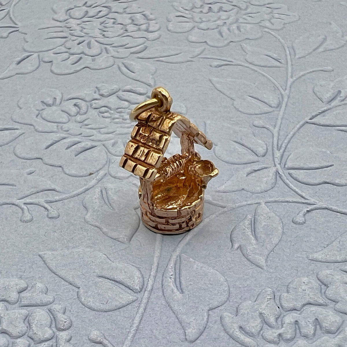 9k Gold Wishing Well Good Luck Charm - Hallmarked UK 1970