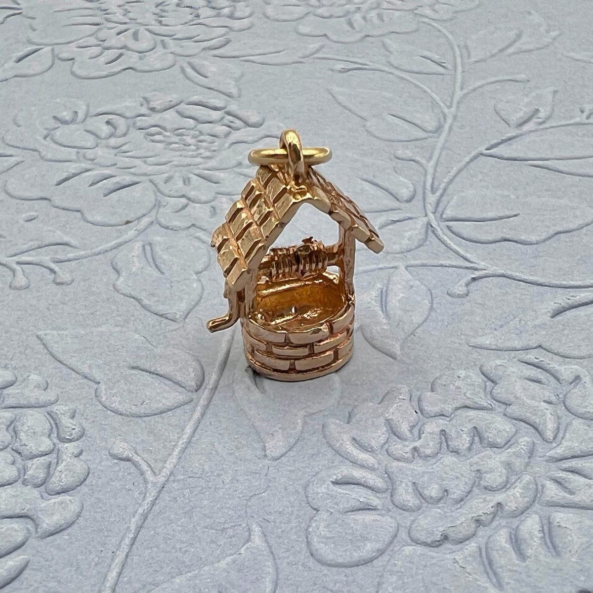 9k Gold Wishing Well Good Luck Charm - Hallmarked UK 1970