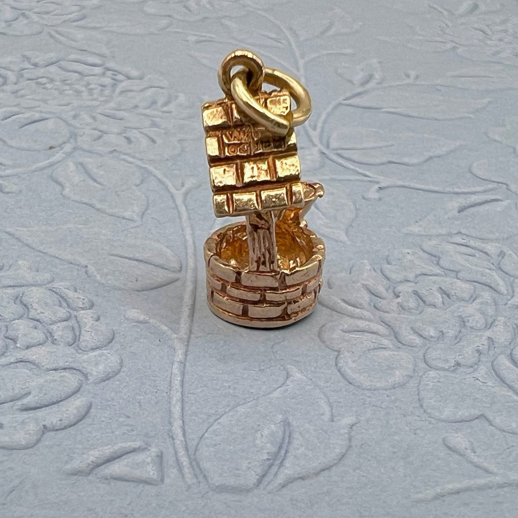 9k Gold Wishing Well Good Luck Charm - Hallmarked UK 1970