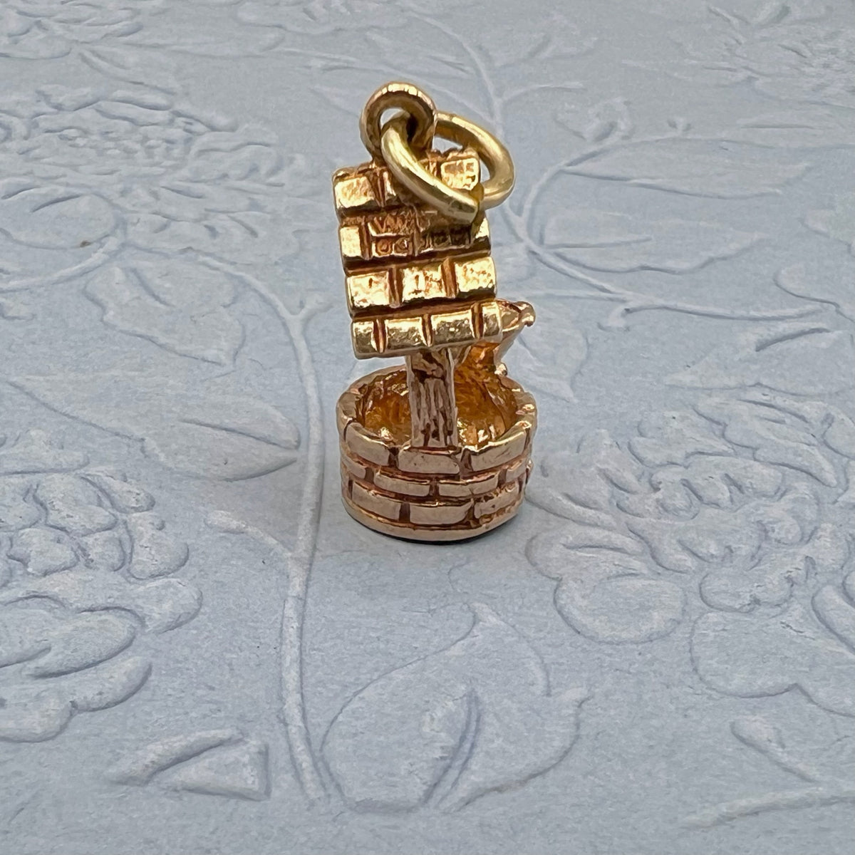 9k Gold Wishing Well Good Luck Charm - Hallmarked UK 1970