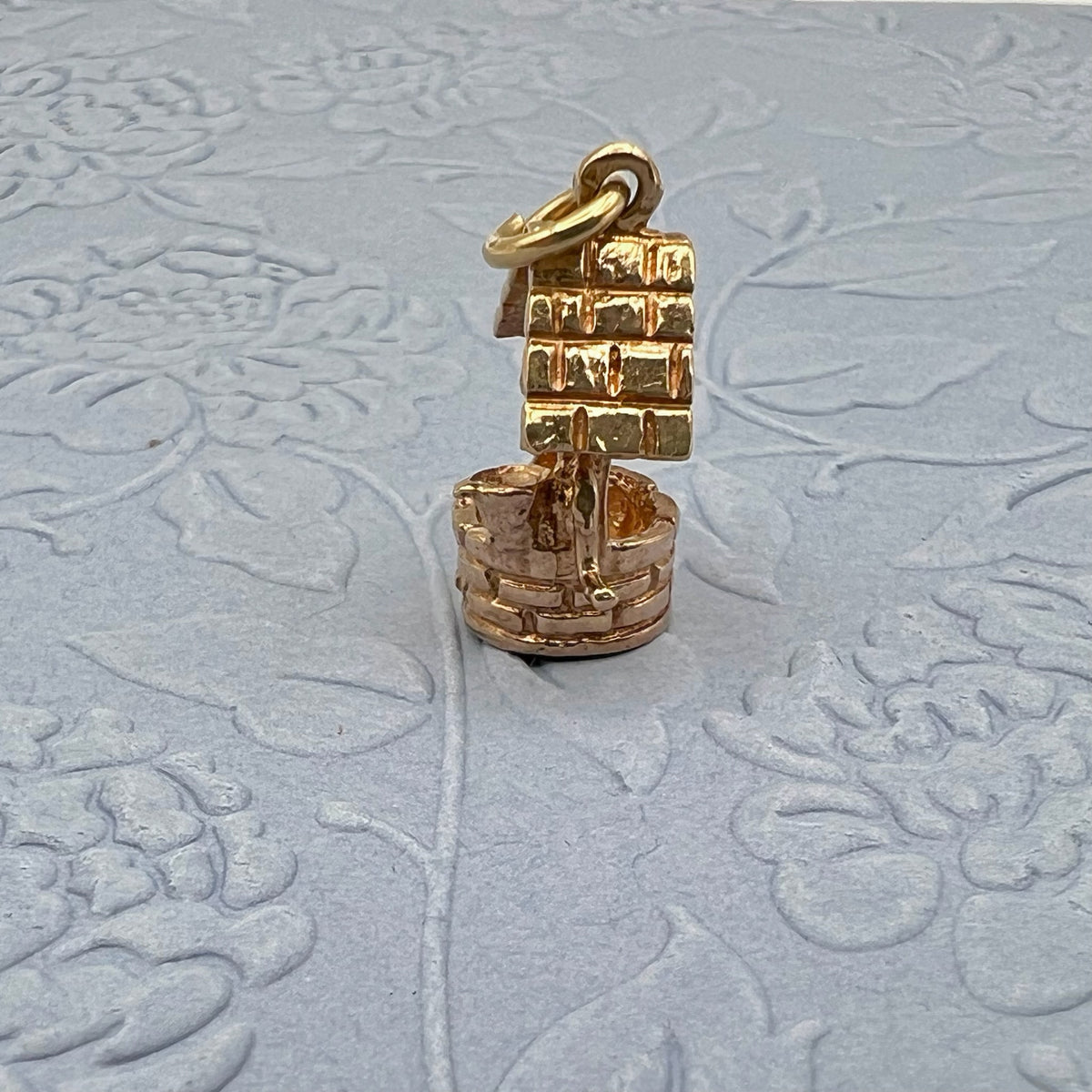 9k Gold Wishing Well Good Luck Charm - Hallmarked UK 1970