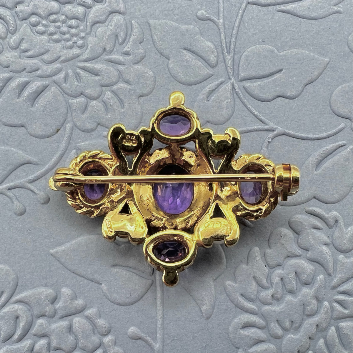 9K Solid Gold Amethyst and Pearl Brooch - Hallmarked UK 1991