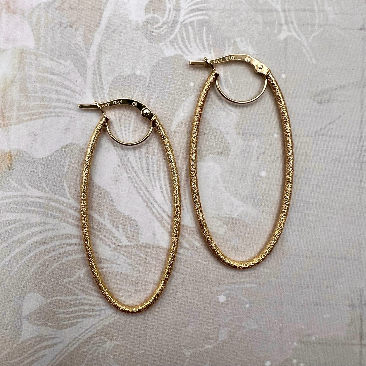 14K Frosted Gold Oval Hoop Earrings - 14K Italy