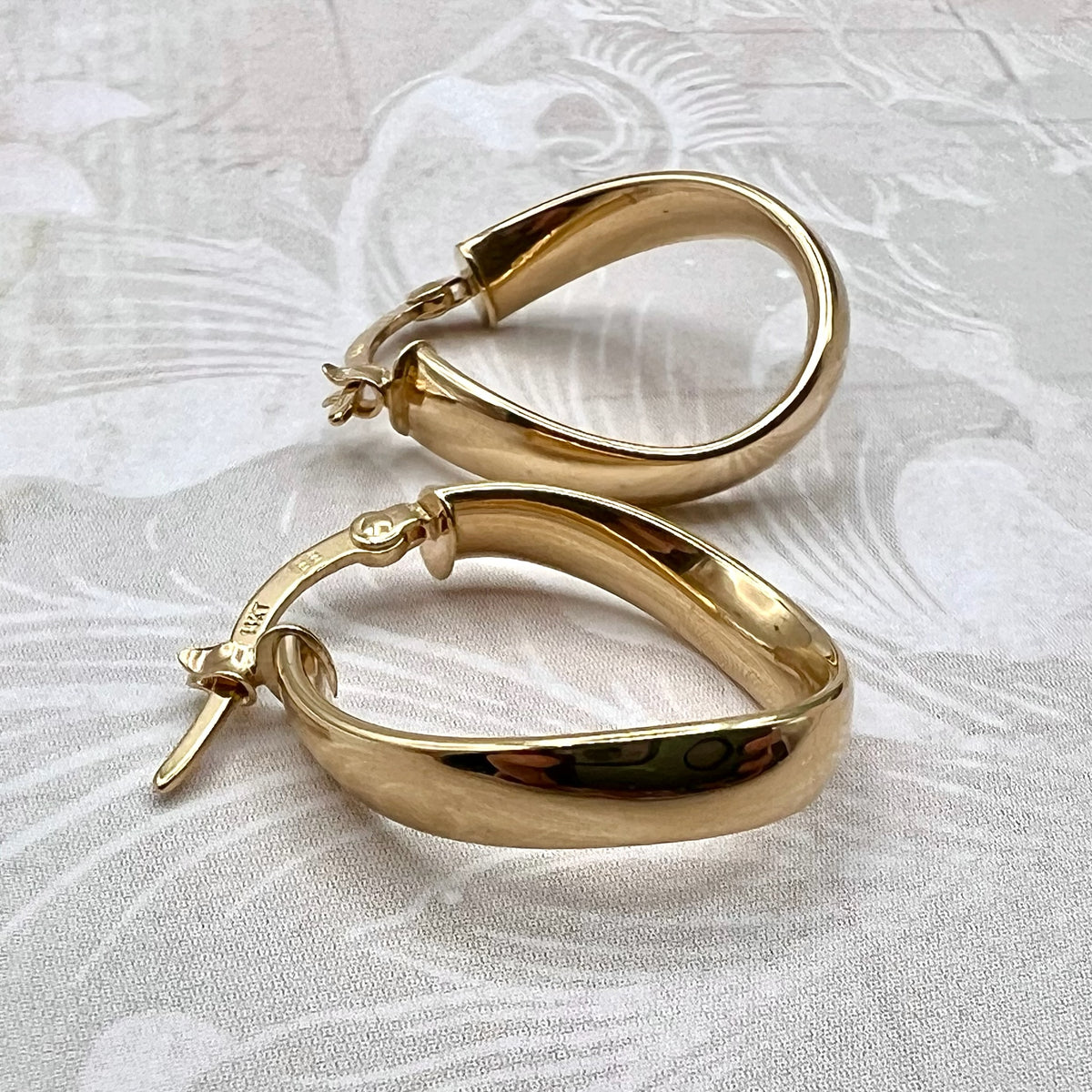 14K Gold Oval Twisted Hoop Earrings