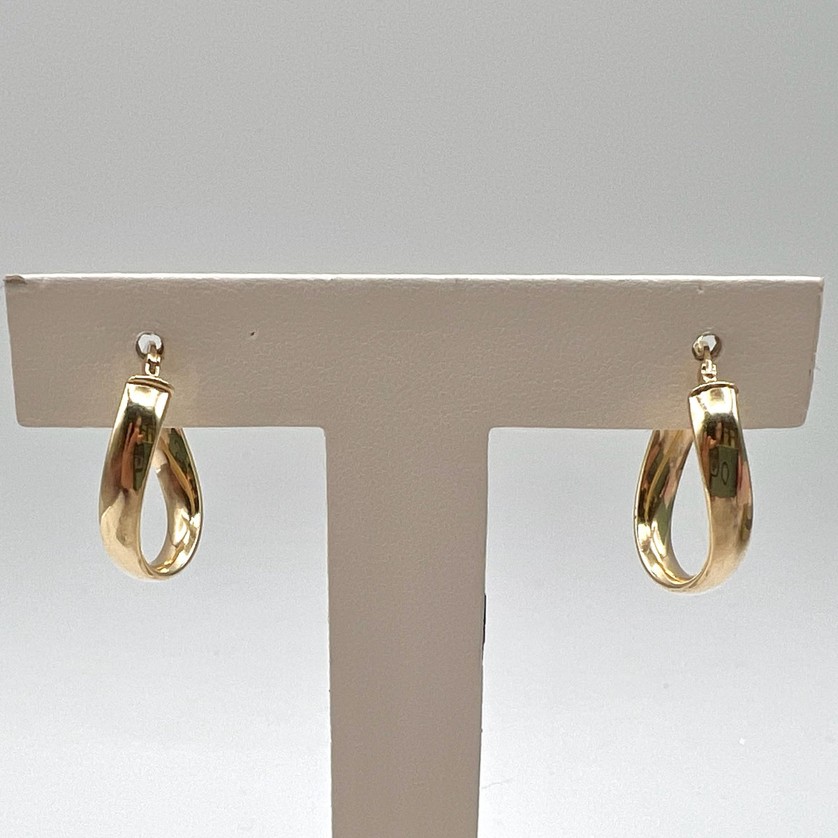 14K Gold Oval Twisted Hoop Earrings