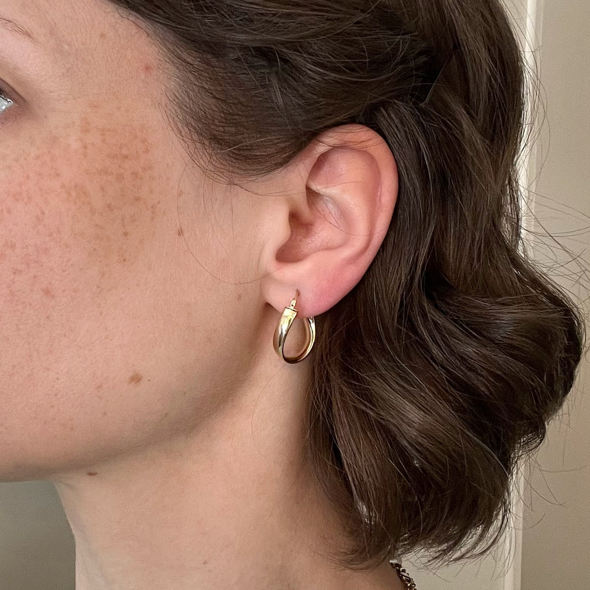 14K Gold Oval Twisted Hoop Earrings