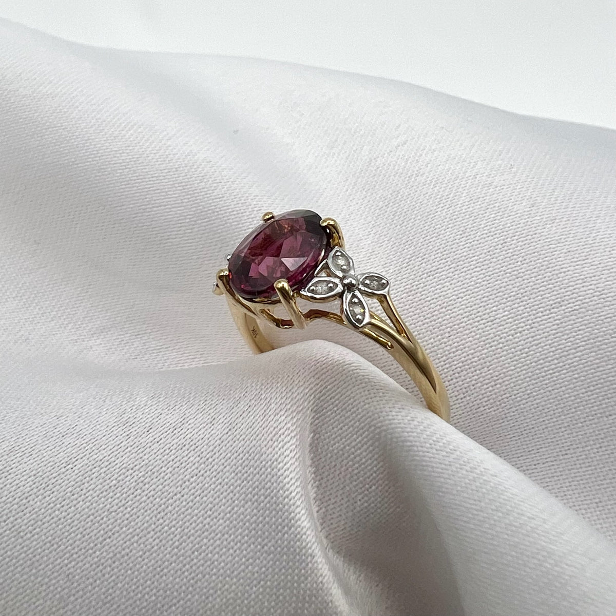 10K Gold Garnet and Diamond Ring - Size 6