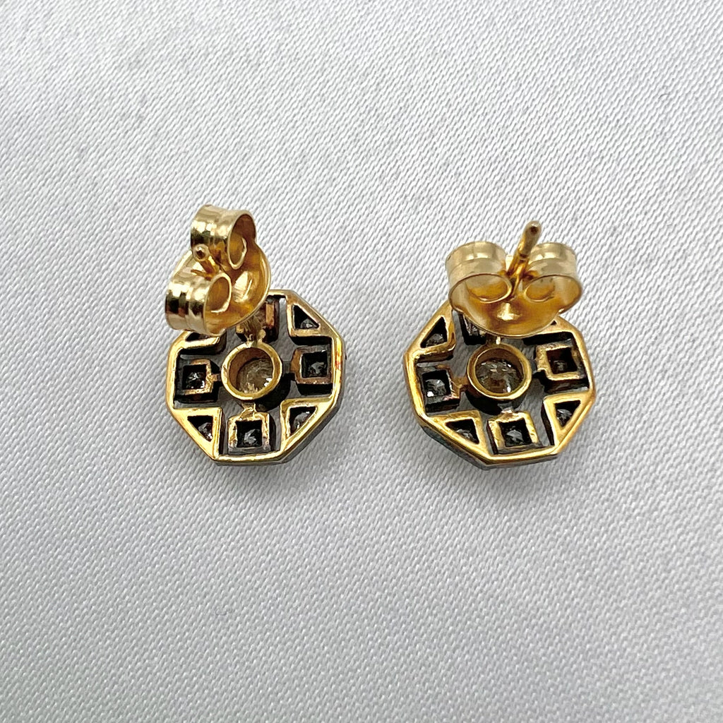 18K Gold and Diamond Stud Earrings - Natural Diamonds