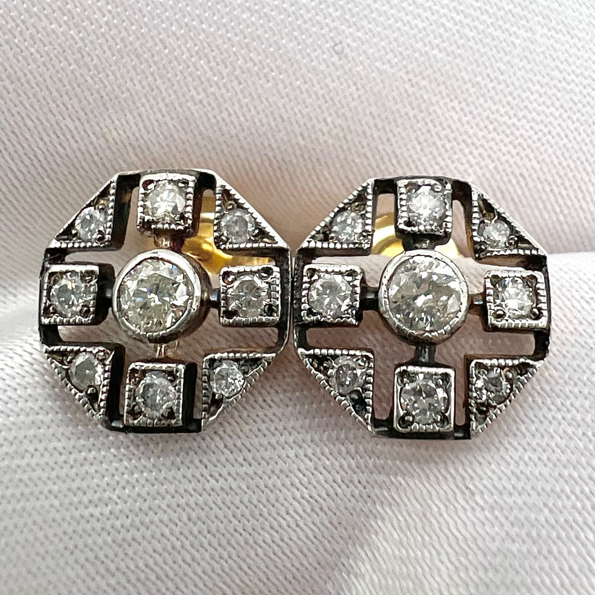 18K Gold and Diamond Stud Earrings - Natural Diamonds
