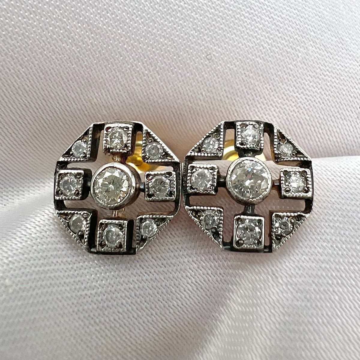 18K Gold and Diamond Stud Earrings - Natural Diamonds