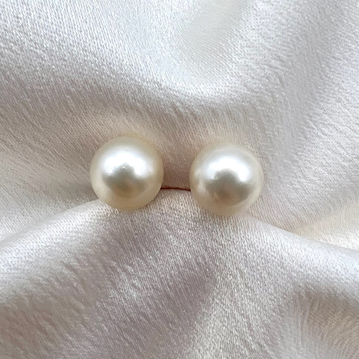 18K Yellow Gold Cultured Pearl Stud Earrings