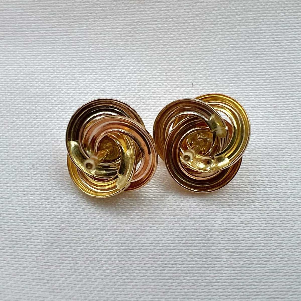 18K Three Tine Knot Stud Earrings - 750 Italy Gold Marks