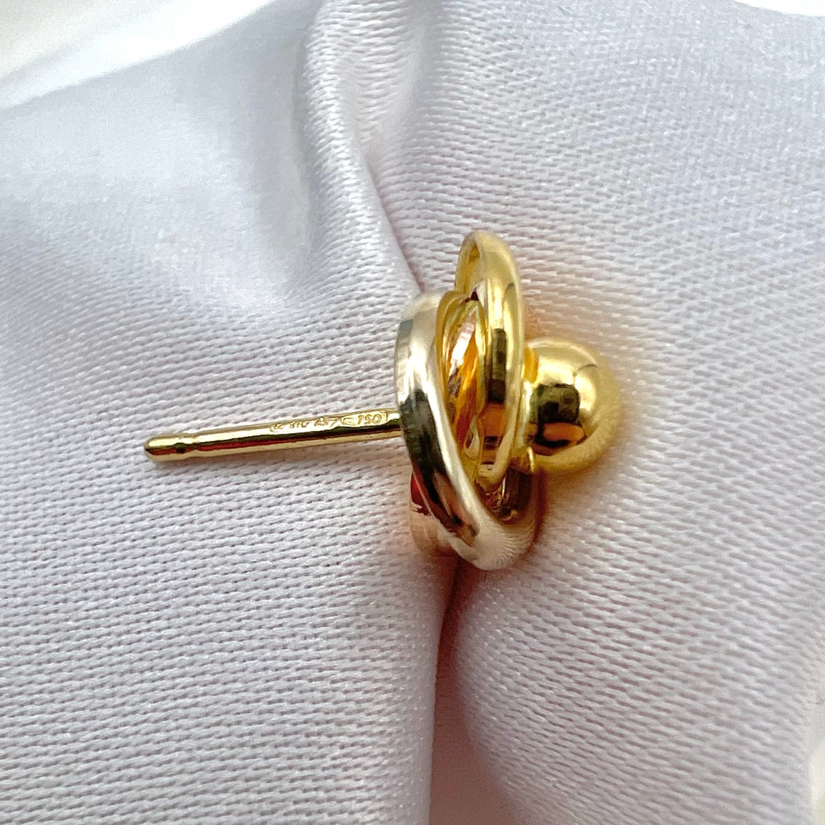 18K Three Tine Knot Stud Earrings - 750 Italy Gold Marks