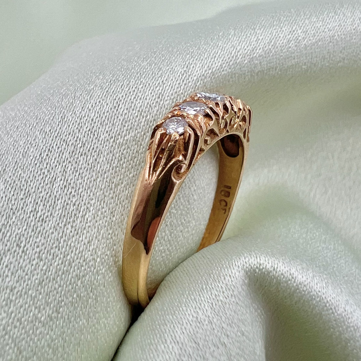 18K Diamond 5 Stone Ring - Scrollwork Graduated Setting