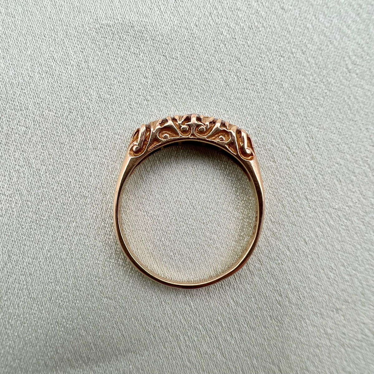 18K Diamond 5 Stone Ring - Scrollwork Graduated Setting