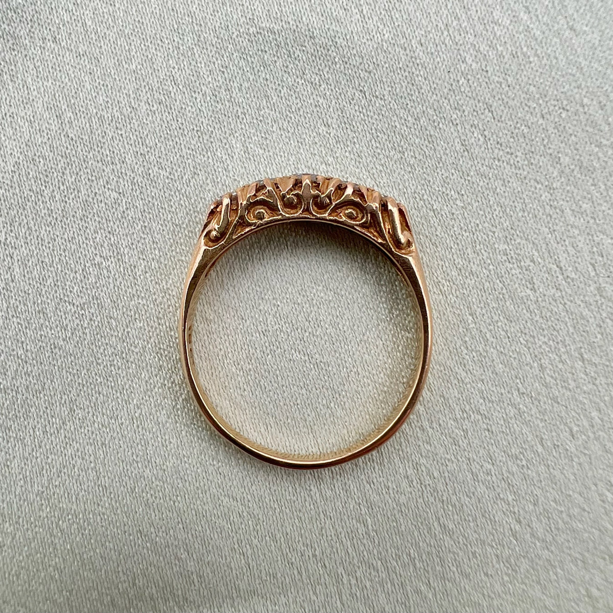 18K Diamond 5 Stone Ring - Scrollwork Graduated Setting