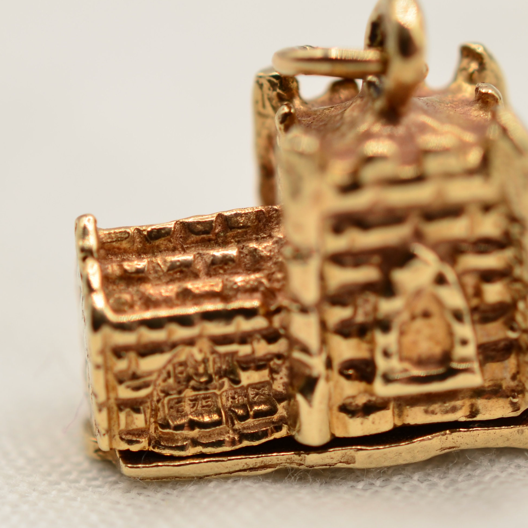 9K Gold Opening Chapel Charm with Bride & Groom - UK Hallmarks 1972