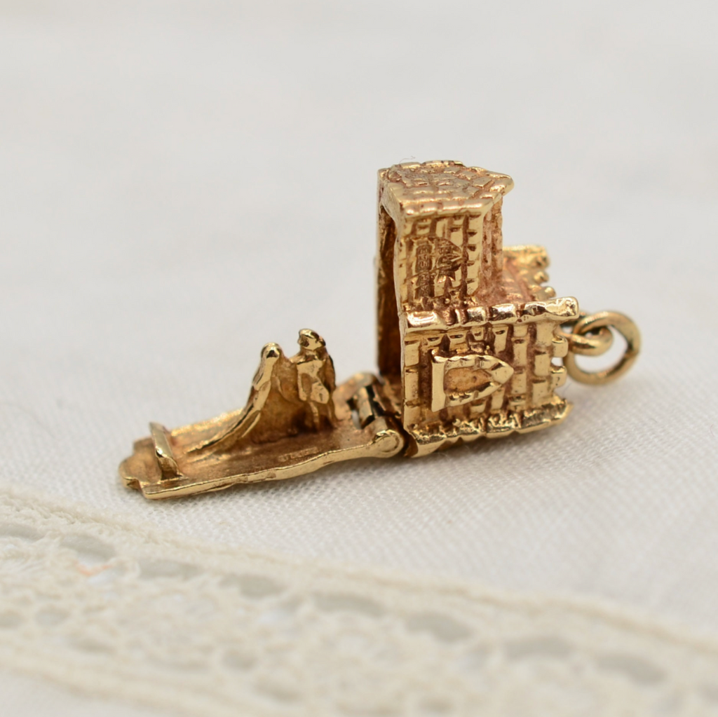 9K Gold Opening Chapel Charm with Bride & Groom - UK Hallmarks 1972