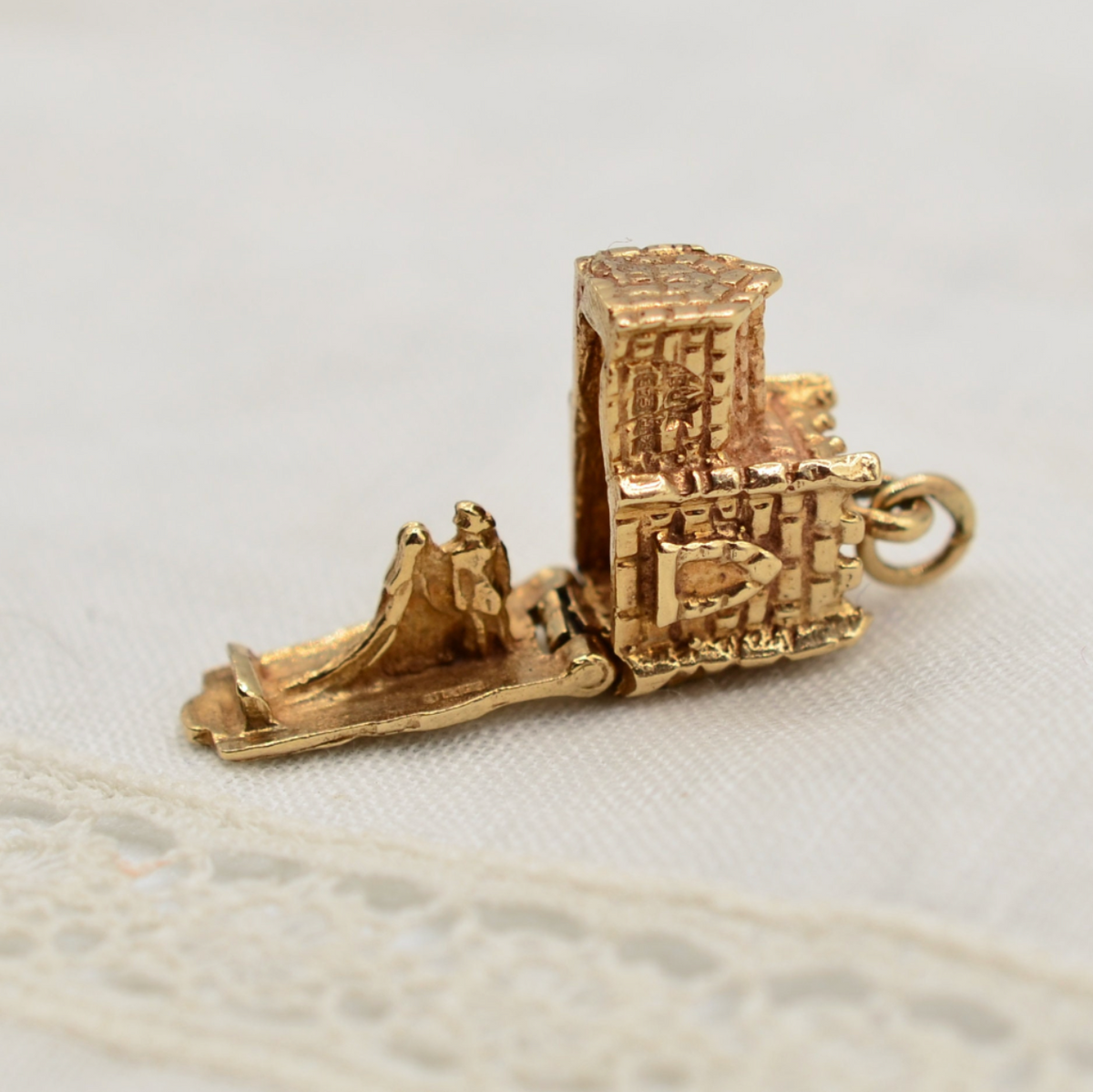 9K Gold Opening Chapel Charm with Bride & Groom - UK Hallmarks 1972